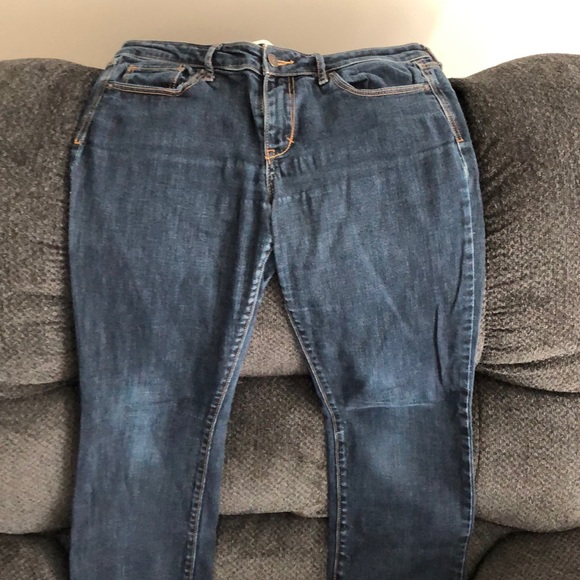 Abercrombie & Fitch - Picture 1 of 5